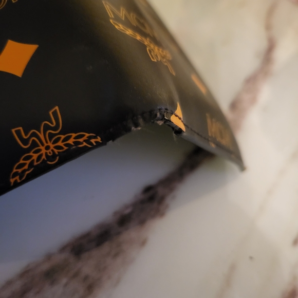 MCM Black and Gold Wallet With Box Unisex - Picture 6 of 12